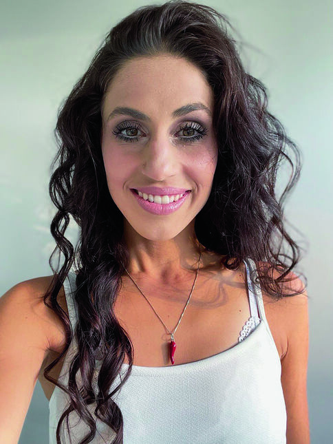 Pamela Pisa ist zur Zeit in der Ausbildung zur Make-up Artistin an der DO MY Make-up Academy in Lenzburg. 